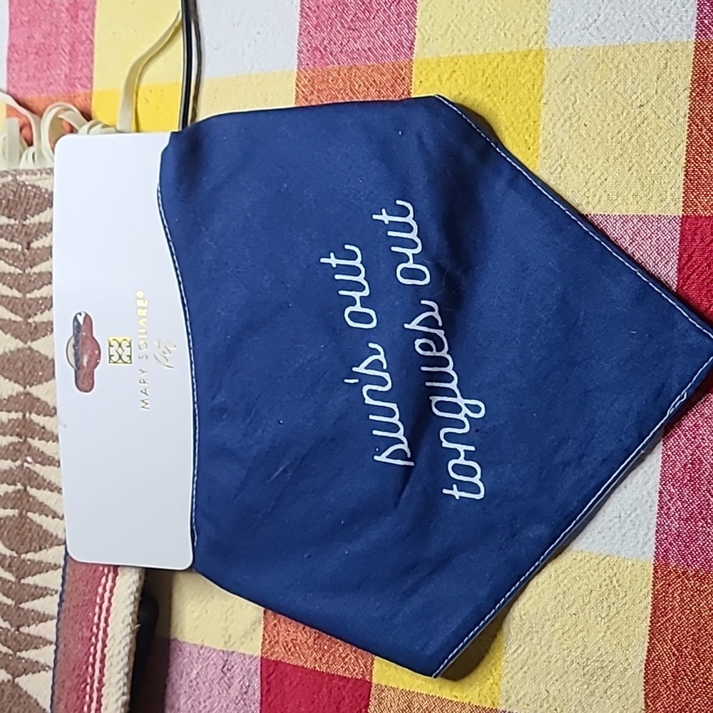 New pet bandana. Med to large dogs. Mary square brand